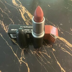 AMPLIFIED CRÈME LIPSTICK - FAST PLAY